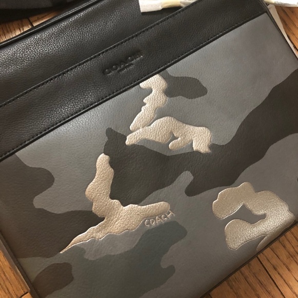 NEW‼️ COACH METALLIC CAMOUFLAGE CAMERA BAG - Picture 3 of 4